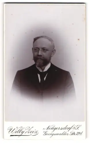 Fotografie Willy Zeiz, Neugersdorf i/S, Portrait Herr mit Bart und Brille