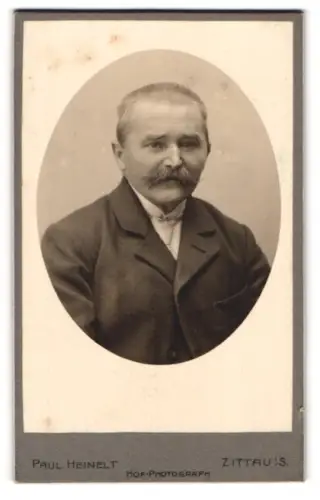 Fotografie Paul Heinelt, Zittau i. S., Portrait stattlicher Herr mit Schnurrbart