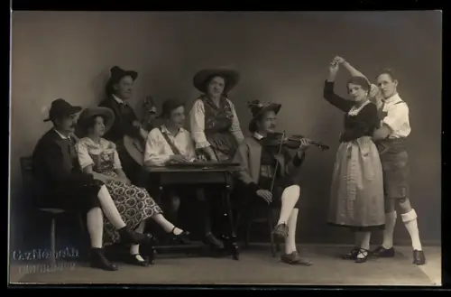 Foto-AK Gruppe in Innsbrucker Trachten 1925