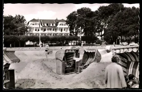 AK Travemünde, Ostsee-Hotel vom Strand gesehen