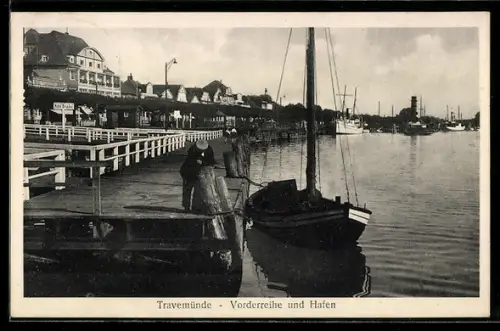 AK Travemünde, Strasse Vorderreihe und Hafen