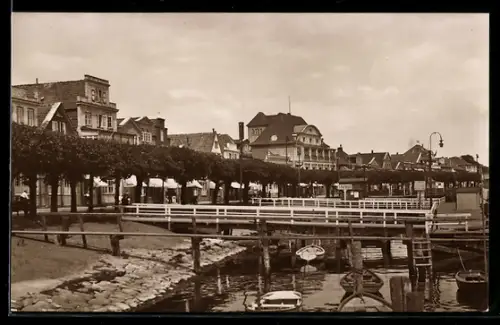 AK Travemünde, Strassenpartie Vorderreihe