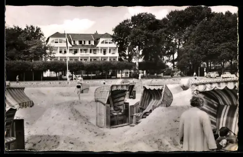 AK Travemünde, Ostsee-Hotel mit Strandkorbambiente
