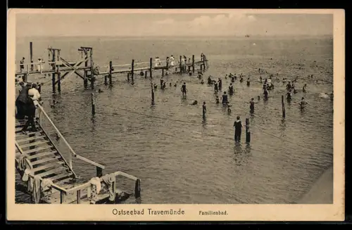 AK Travemünde, Familienbad mit Badenden