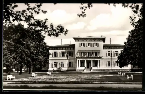 Foto-AK Travemünde, Hansa-Hotel mit Parkanlage