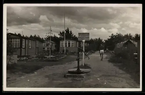 Foto-AK Priwall, Strassenpartie im Laubenpieper-Viertel, Campingplatz