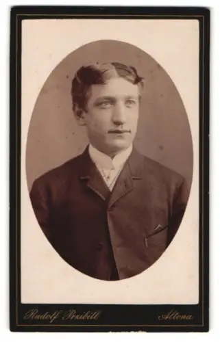 Fotografie Rudolf Przibill, Altona, Reichenstrasse 18, Porträt eines jungen Mannes