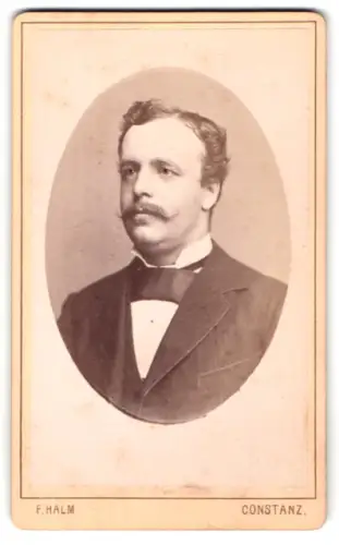 Fotografie C. F. Halm, Constanz, Rosgartenstr. 20, Porträt eines eleganten Herrn