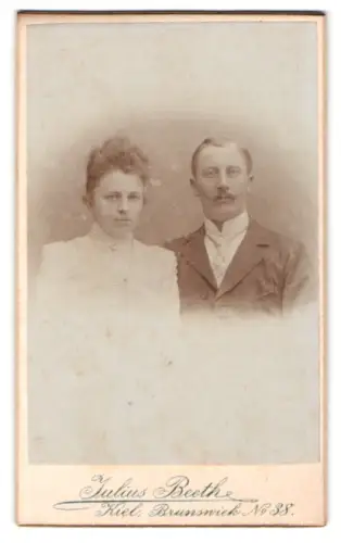 Fotografie Julius Beeth, Kiel, Brunswick 38, Porträt eines Paares
