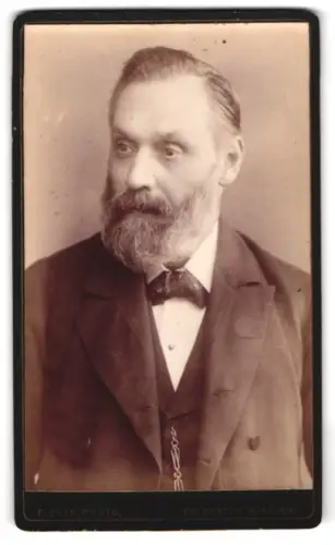 Fotografie F. Cole, London, 378 Euston Road, Porträt eines Herrn mit Bart