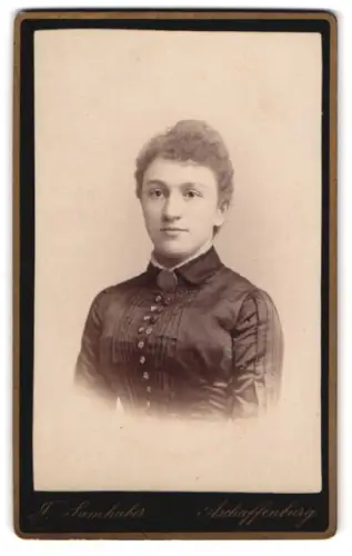 Fotografie J. Samhaber, Aschaffenburg, Porträt einer jungen Frau