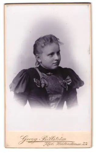 Fotografie Georg Billström, Kiel, Holstenstrasse 22, Portrait eines jungen Mädchens