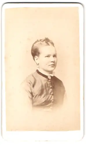 Fotografie L. Merkes, Ulm, Elegantes Damenporträt