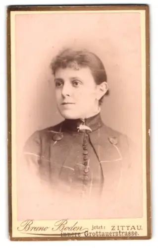Fotografie Bruno Boden, Zittau, Innere Grottauerstrasse, Portrait einer jungen Frau