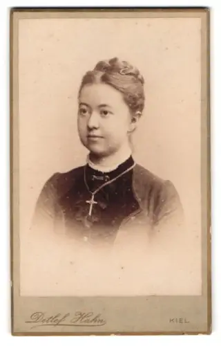 Fotografie Detlef Hahn, Kiel, Brunswikerstr. 14, Porträt einer jungen Frau