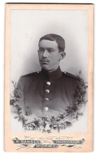 Fotografie A. Hansen, Worms, Hagenstrasse 26, Soldat von Infanterie-Regiment in Uniform