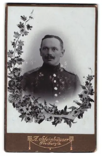 Fotografie A. Steinhäuser, Freiburg i. B., Karthäuserstr. 4, Soldat vom 5. Badischen Inf.-Regiment Nr. 113 in Uniform
