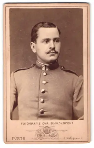 Fotografie Chr. Schildknecht, Fürth, Mühlgasse 2, Unteroffzier in Uniform, Sept. 1881