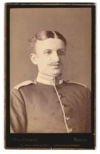 Fotografie Rud. Conrad, Berlin, Alexanderstr. 44, Unteroffizer in Uniform