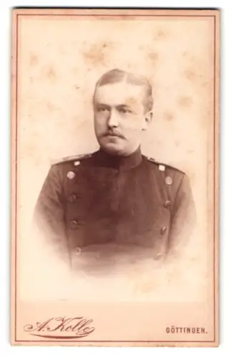 Fotografie Adolf Kolle, Göttingen, Prinzenstrasse 9, Offizier Breysing im Überrock, Göttingen 1887