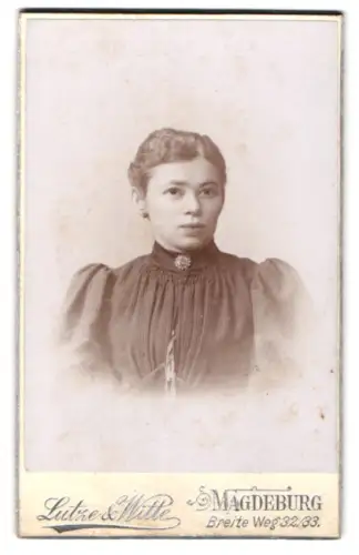 Fotografie Lutze & Witte, Magdeburg, Breite Weg 32/33, Porträt einer Frau