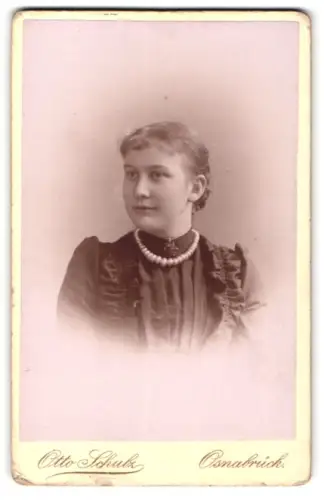 Fotografie Otto Schulz, Osnabrück, Domhof 49, Porträt einer jungen Frau