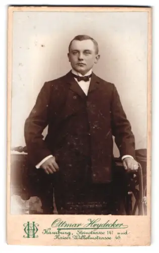 Fotografie Ottmar Heydecker, Hamburg, Steinstrasse 147, Herr im Anzug