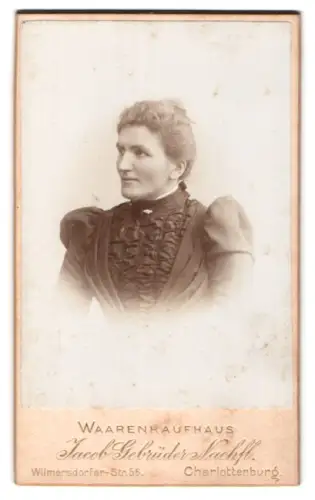 Fotografie jacob Gebrüder Nachf., Charlottenburg, Wilmersdorfer Strasse 56, Porträt einer Frau