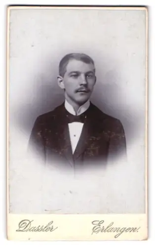 Fotografie Dassler, Erlangen, Porträt eines jungen Herrn