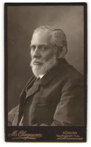 Fotografie M. Obergassner, München, Kaufingerstr. 14, Porträt eines älteren Mannes