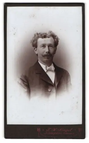 Fotografie F. X. Siegel, Kempten, Kotternerstrasse, Porträt eines Mannes im Anzug