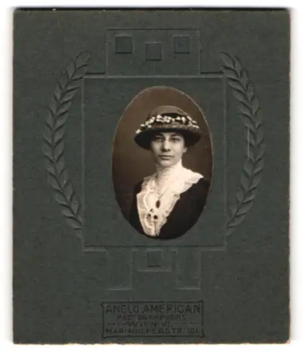 Fotografie Anglo-American Photographers, Wien, Mariahilferstrasse 101, Porträt einer Dame mit Hut