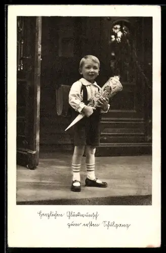 AK Junge mit Schultasche und Schultüte, Schulanfang