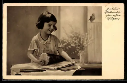 AK Kleines Mädchen mit Schultüte und Büchern