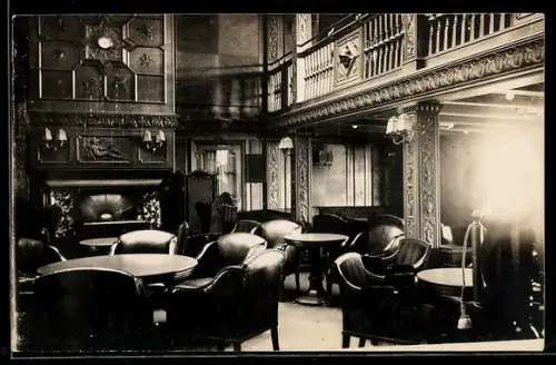 Foto-AK Passagierschiff Deutschland der Hamburg-Amerika Linie, Blick in den Rauchsalon 1. Klasse