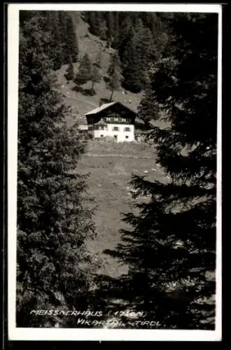 AK Meissnerhaus /Tirol, Ansicht der Hütte am Berghang zum Vikartal