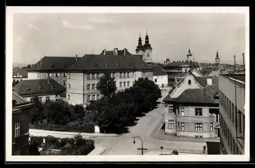 AK Ungarisch Hradisch, Ortspartie mit Blick auf die Kirche
