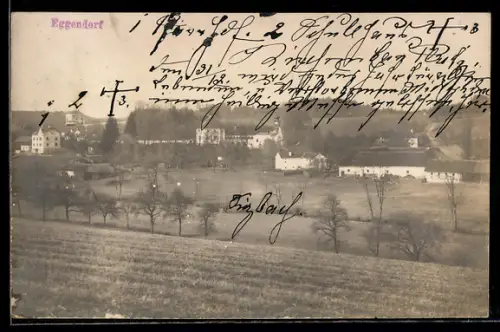 Foto-AK Eggendorf, Ortspanorama mit Feldern und Kirche