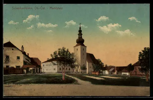 AK Schenkenfelden /Ob.-Öst., Marktplatz, Panorama mit Kirche