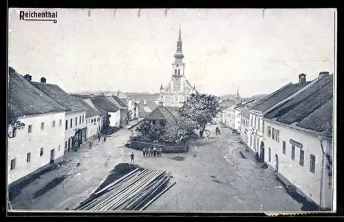AK Reichenthal, Marktplatz mit Kirche aus der Vogelschau, Holzbalken, Gebäude a. d. Platz