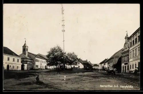 AK Reichenthal /Ob. Öst., Hauptplatz mit Volksschule u. Maibaum