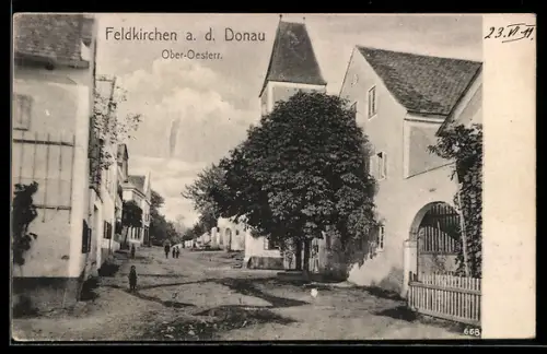 AK Feldkirchen a. d. Donau, Strassenpartie mit Turm