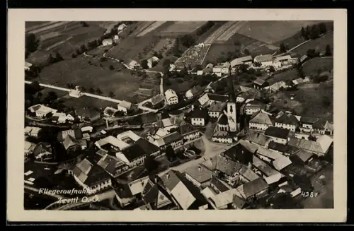 AK Zwettl /O. Ö., Ortsansicht mit Kirche, Fliegeraufnahme