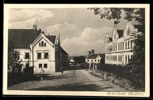 AK Ritzlhof /Ob. Öst., Dorfstrasse mit Ziergiebel-Häusern