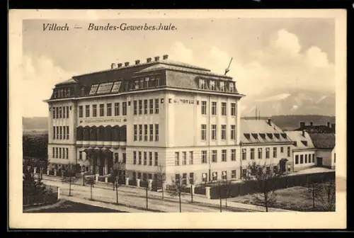 AK Villach, Bundes-Gewerbeschule mit Strasse aus der Vogelschau