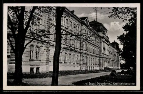 AK Enns /Oberdonau, Teilansicht der Kraftfahrkaserne mit Strasse