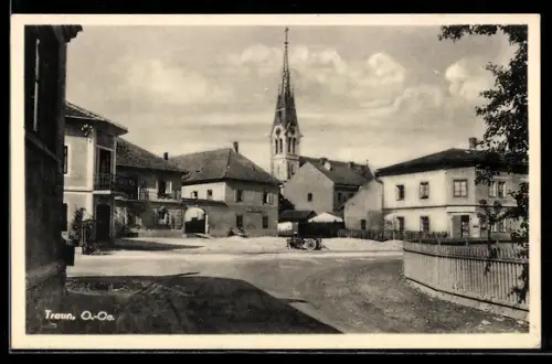AK Traun /O.-Oe., Platz mit Kirche