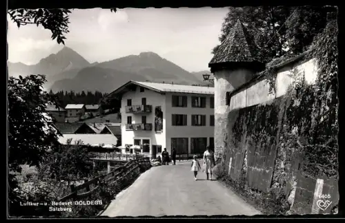 AK Goldegg /Salzburg, Ortsansicht mit Mauer