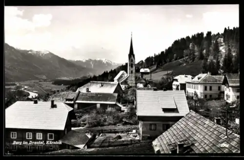 AK Berg im Drautal, Dorfansicht mit Kirche und Gebirgspanorama
