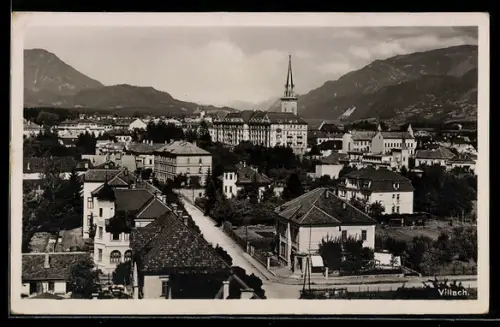 AK Villach, Stadtpanorama mit Kirche und Bergkulisse